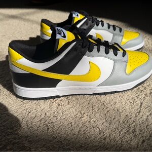 Nike Men's Black, Yellow, and White Sneakers